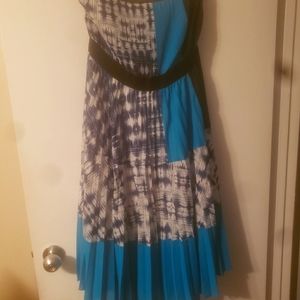 Bcbg Max Azria pleated strapless dress. Size large. Abstract design. Pleated